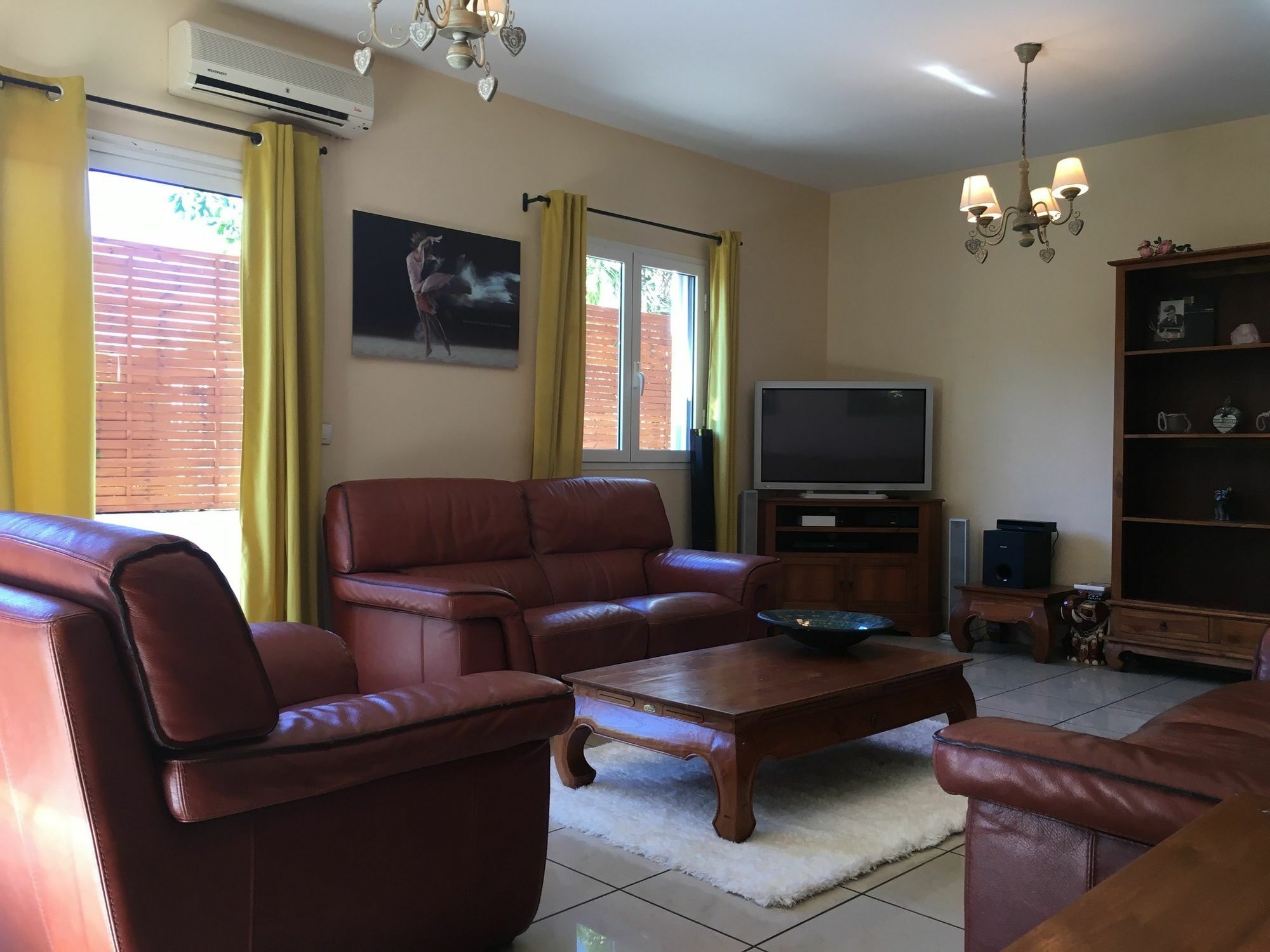 House With 5 Rooms In Etang Sale, With Wonderful Mountain View, Enclos エクステリア 写真