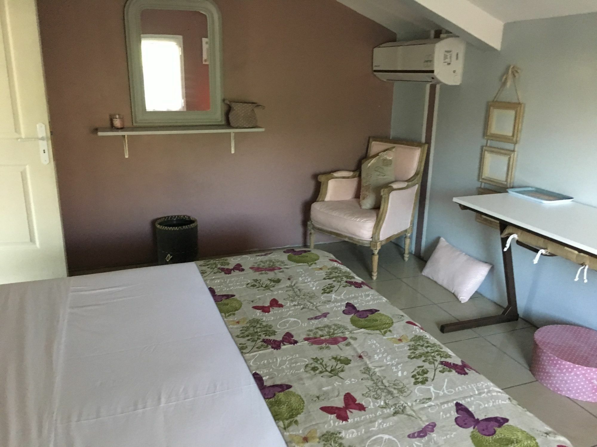 House With 5 Rooms In Etang Sale, With Wonderful Mountain View, Enclos エクステリア 写真
