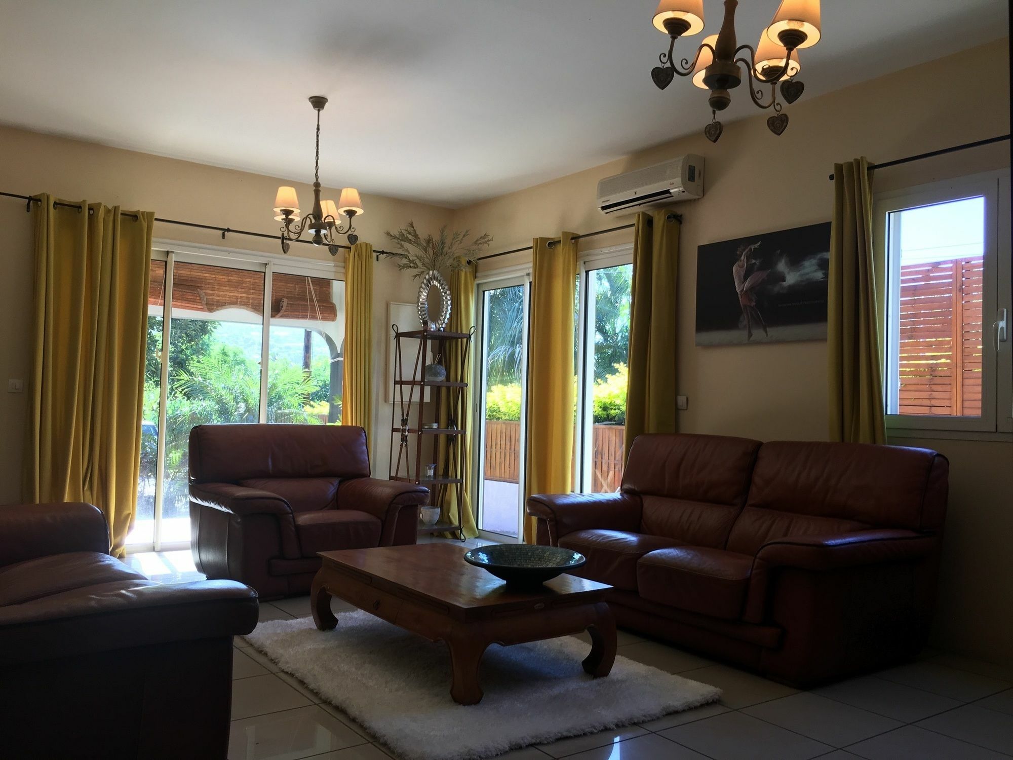 House With 5 Rooms In Etang Sale, With Wonderful Mountain View, Enclos エクステリア 写真